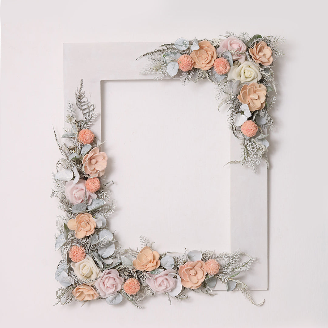 Eye-catching flower picture frame in white colour with royal look